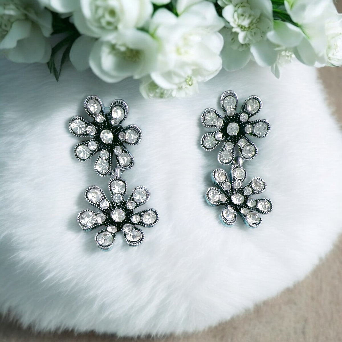 Silver Black Flower shaped earrings for everyday use 🛍️