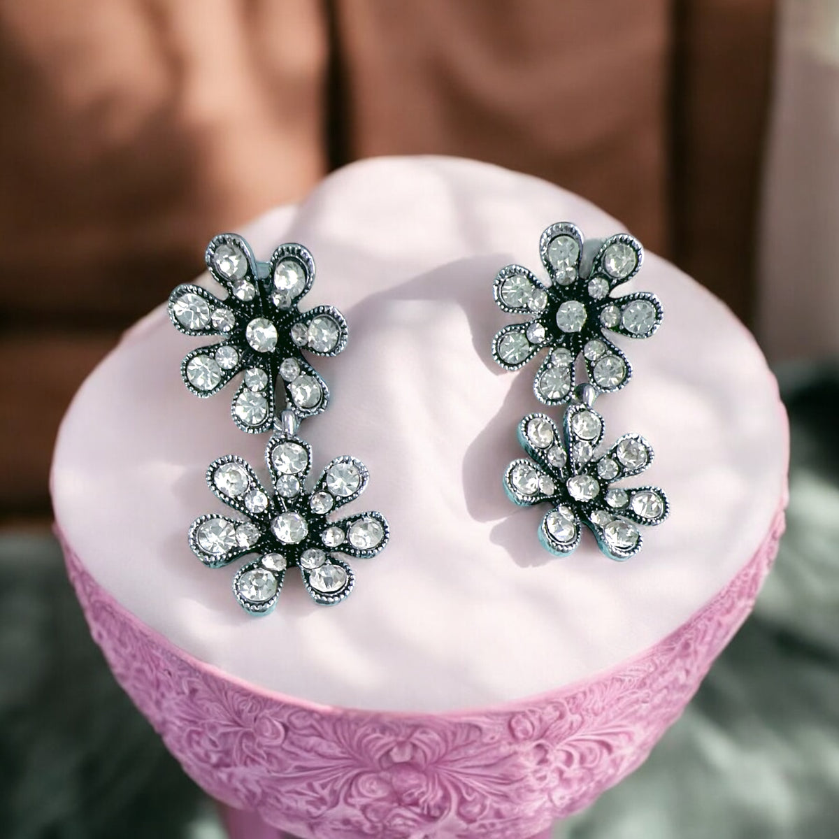 Silver Black Flower shaped earrings for everyday use 🛍️