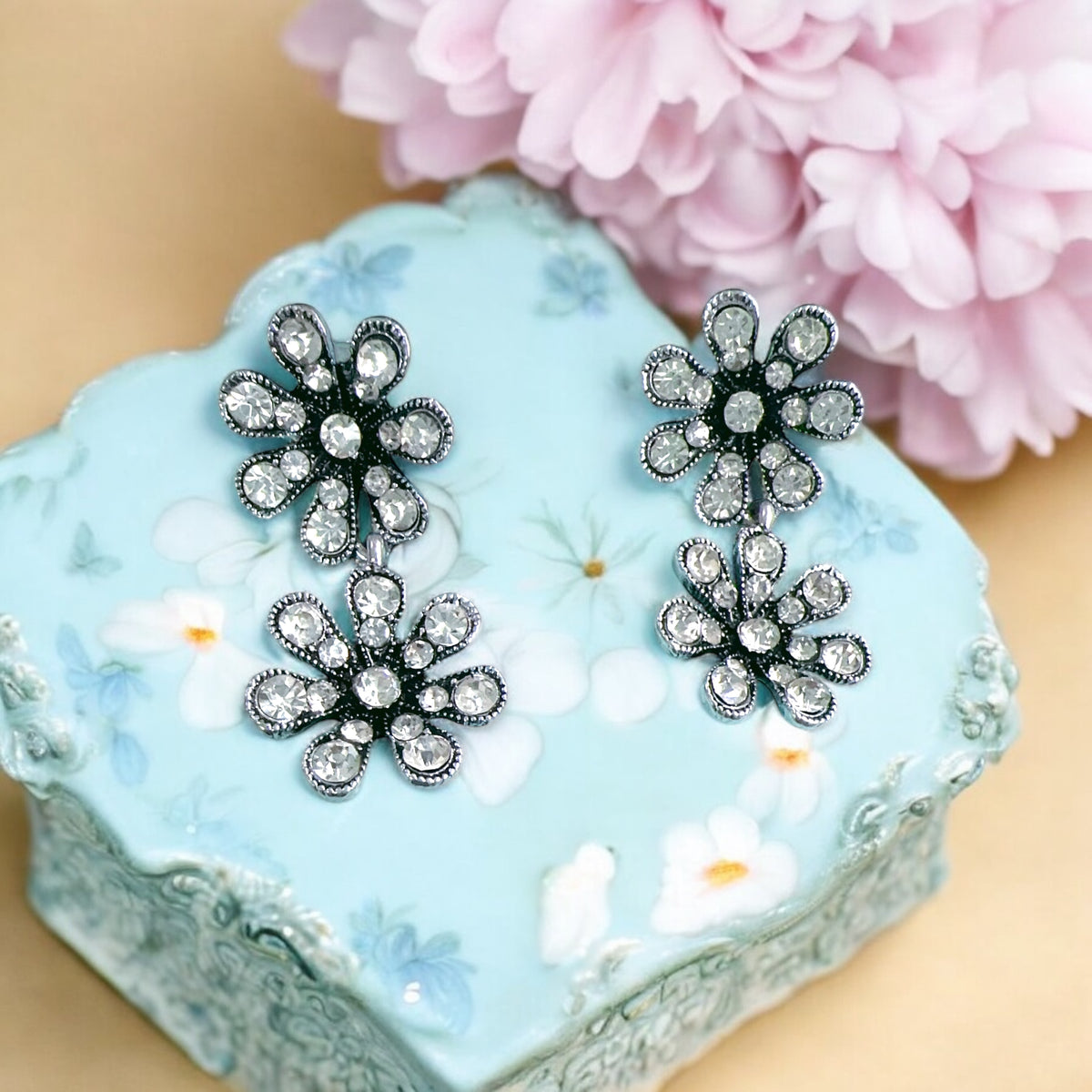 Silver Black Flower shaped earrings for everyday use 🛍️