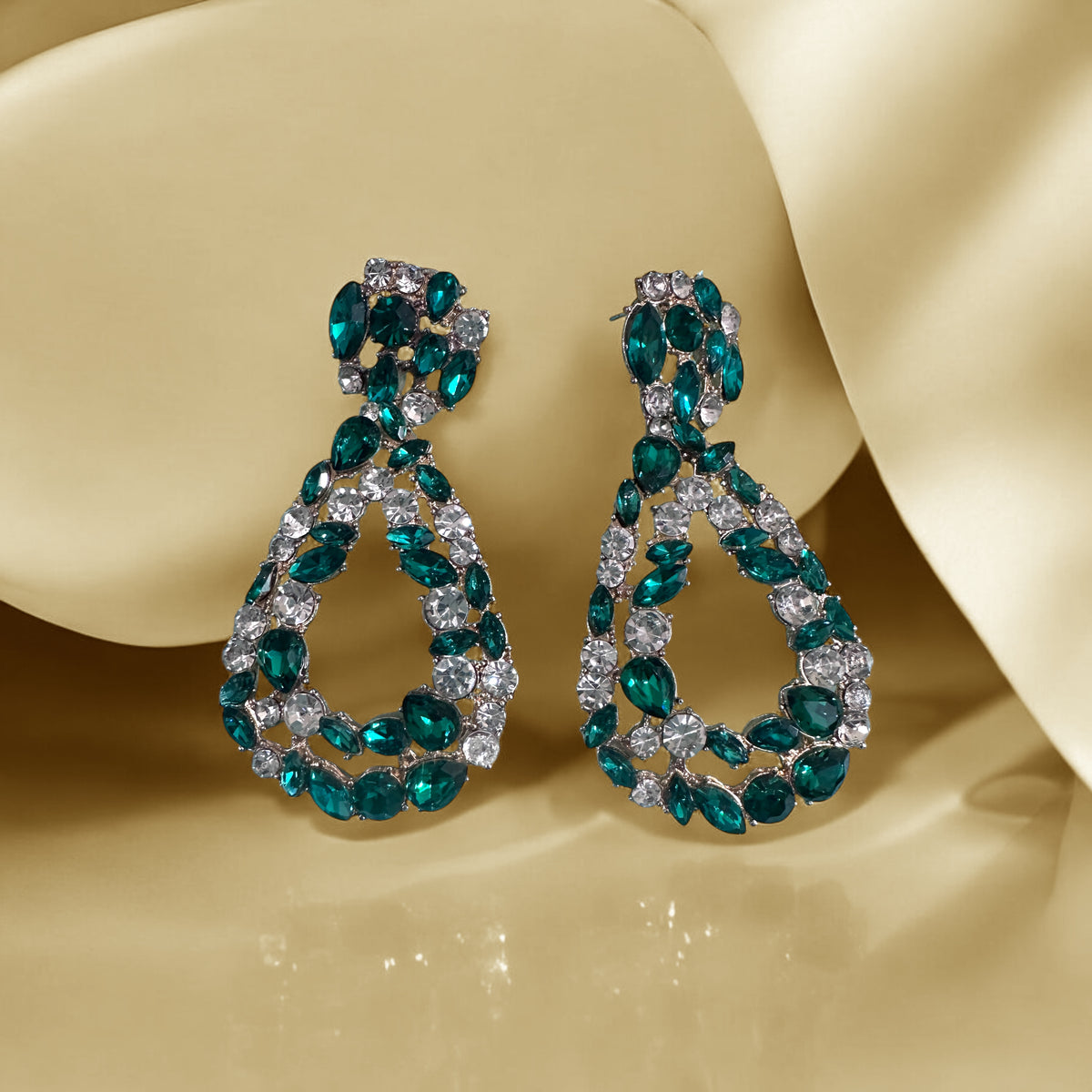 AD emerald Earrings / Statement Piece πΈπΈπΈβ¨ποΈ