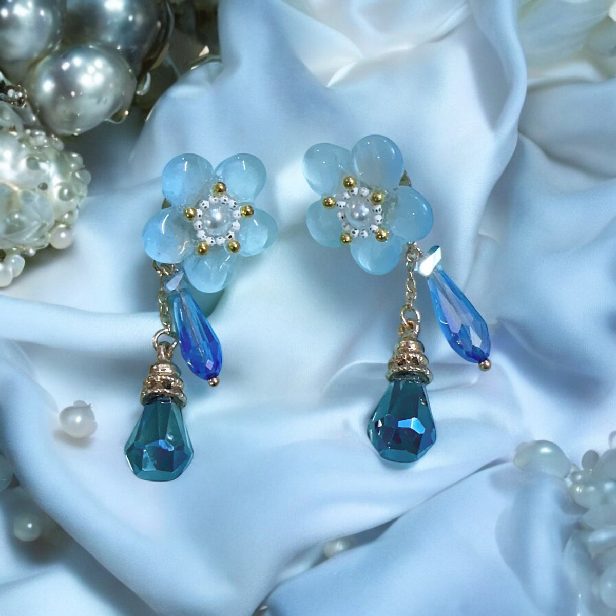 Flower shaped earring for your Best College Days ๐ธ