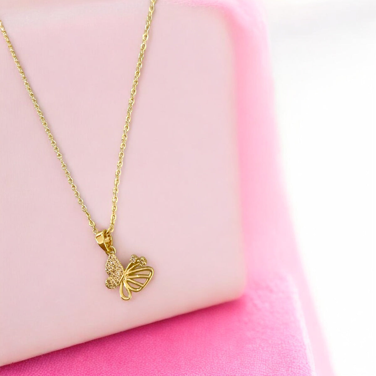 GoldenButterflyshaped Pendant ✨💄for women