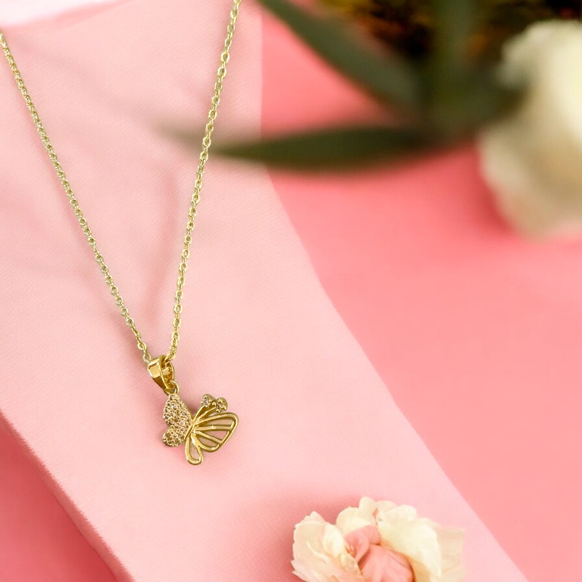 GoldenButterflyshaped Pendant ✨💄for women