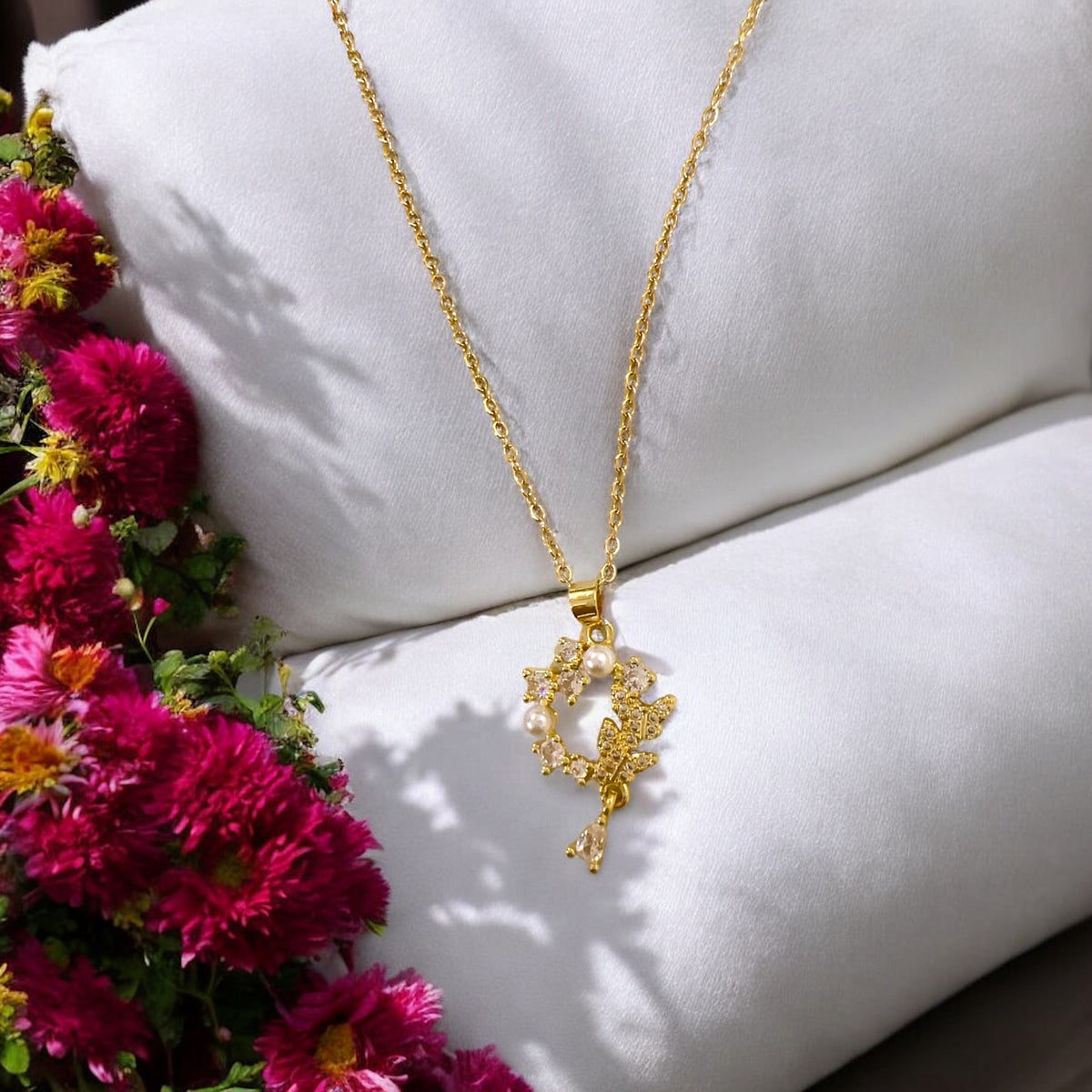 Akal jaisi Gol ,Golden pendant for women 🥰