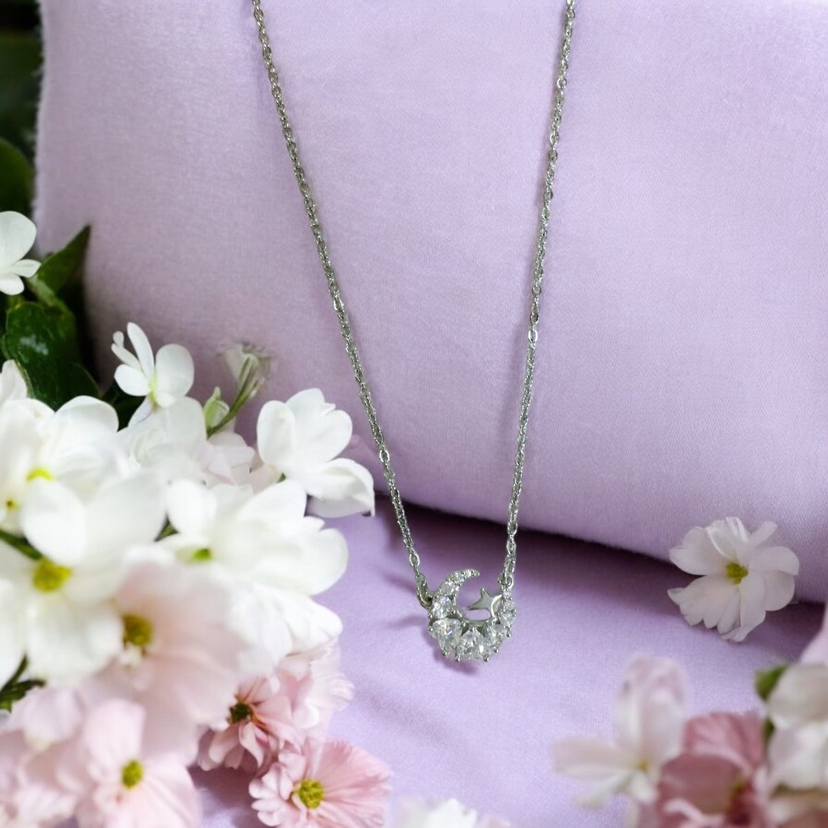 Moon shaped Silver Pendant ๐ธ