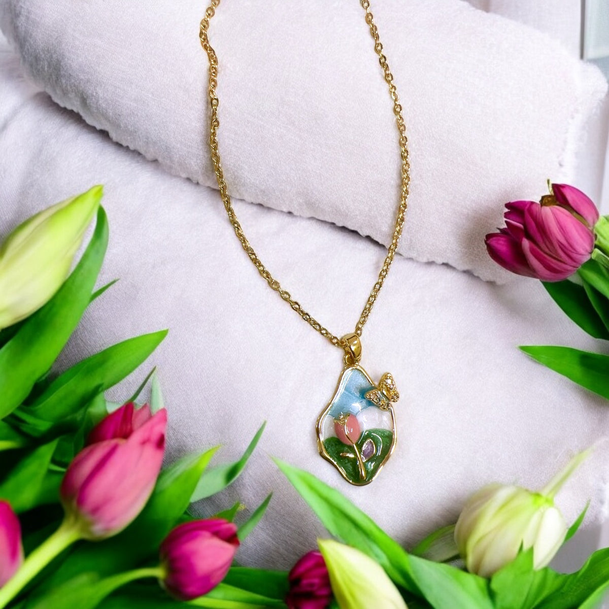 Gorgeous enamel pendant for gorgeous You🌸✨💖🌹