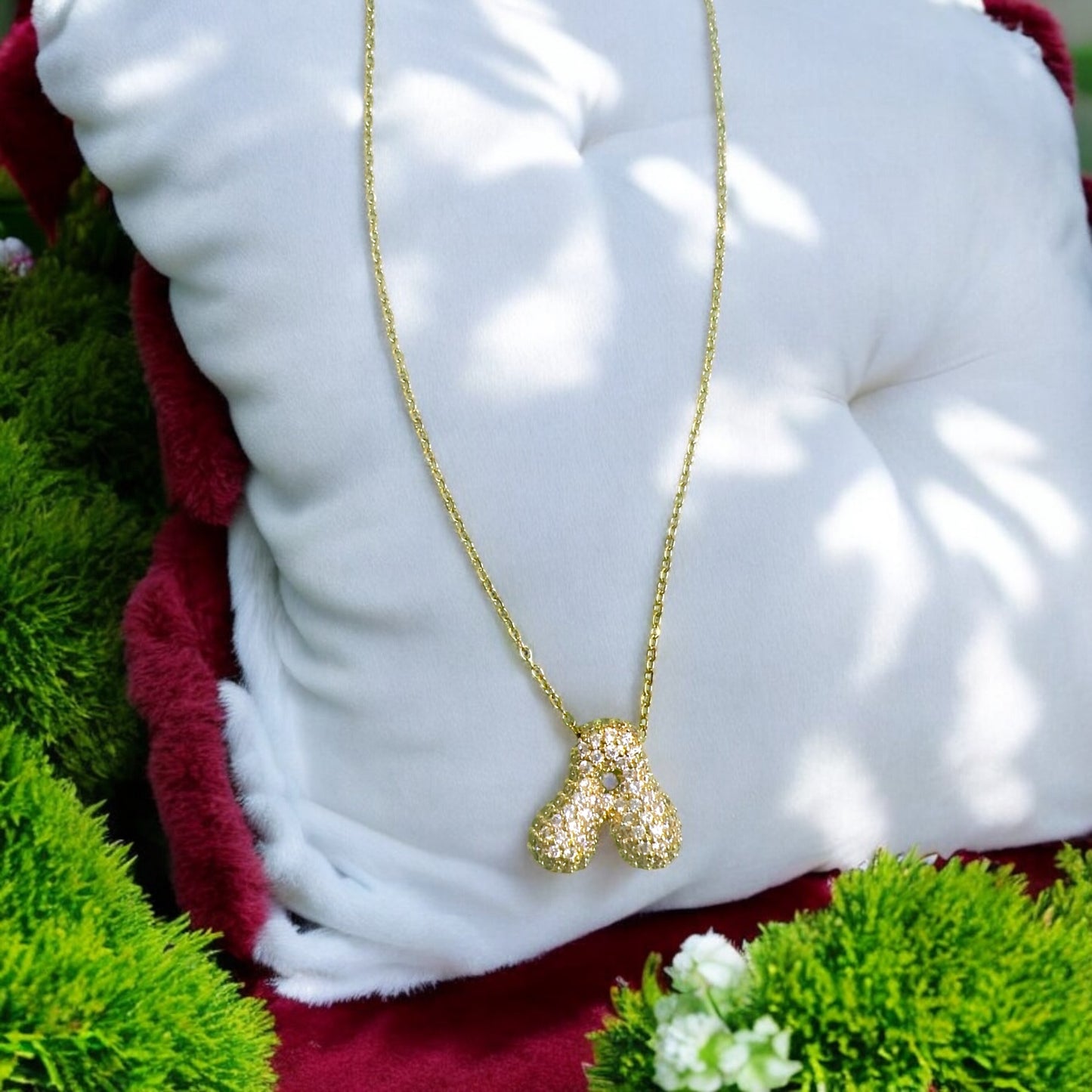 A shaped pendantš„ For Wonen
