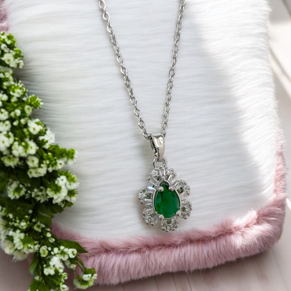 925Silver green stone studed pendant ๐ธ