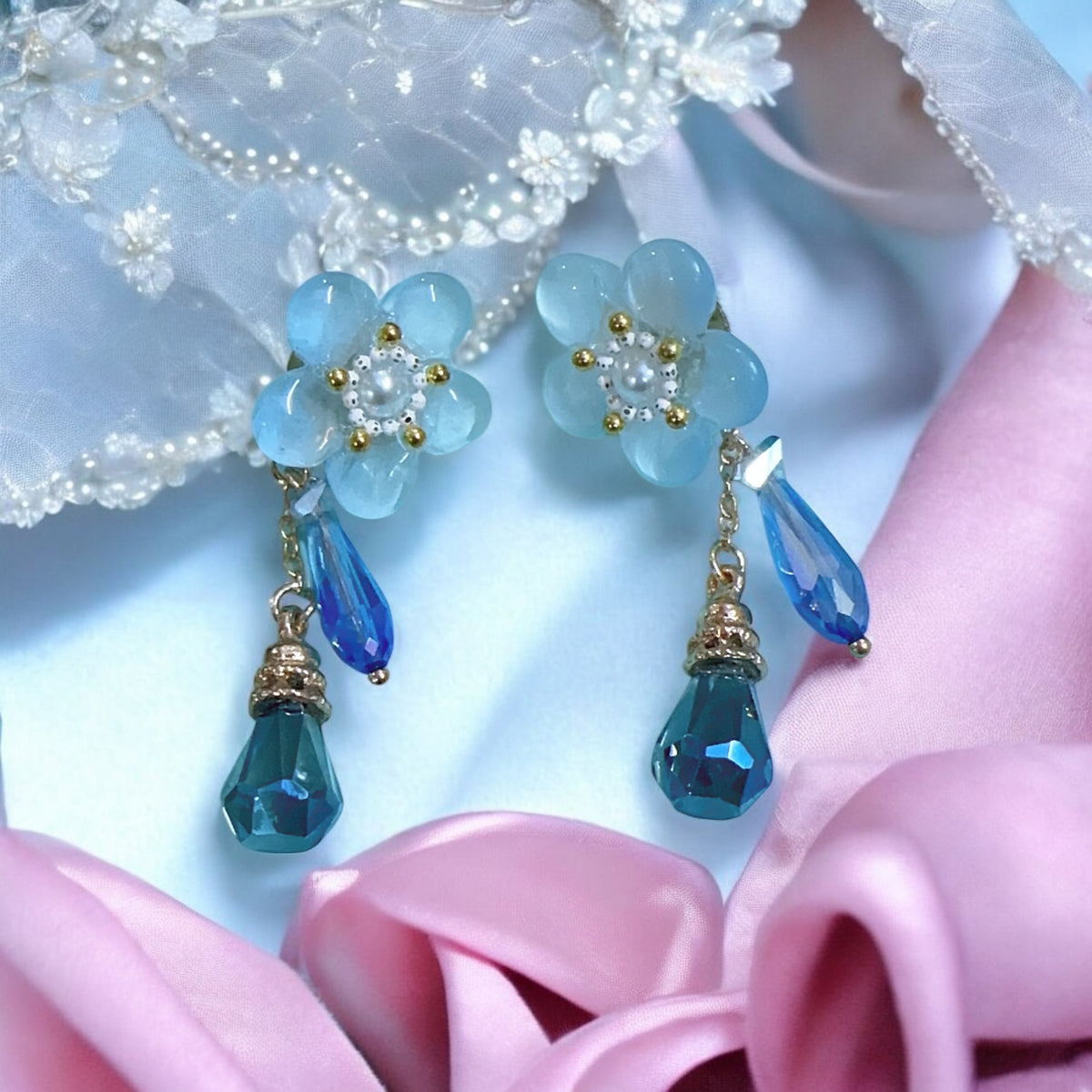 Flower shaped earring for your Best College Days 🌸