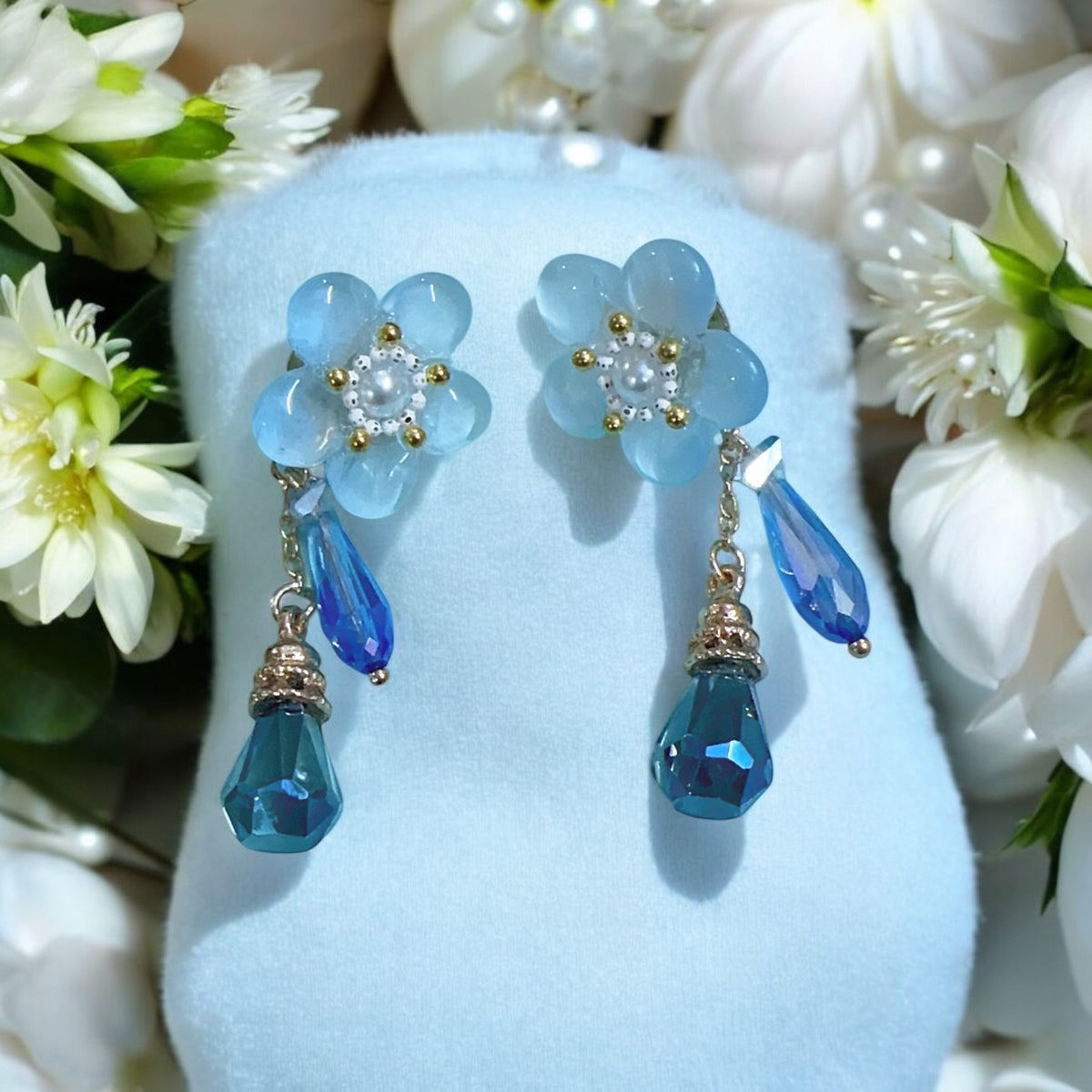 Flower shaped earring for your Best College Days 🌸