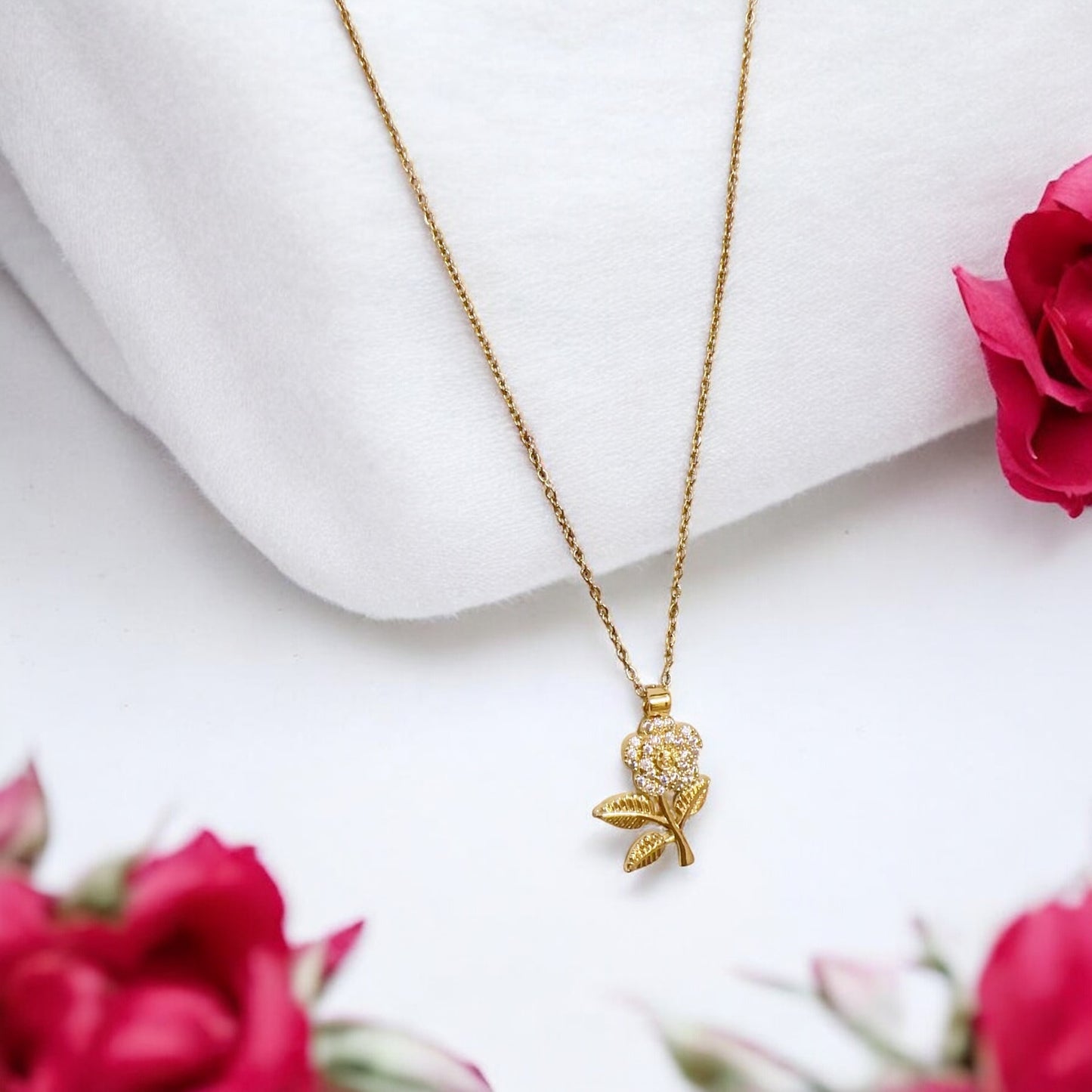 Golden Rose Pendant 🛍️🛍️🛍️