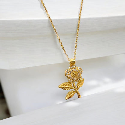 Golden Rose Pendant 🛍️🛍️🛍️