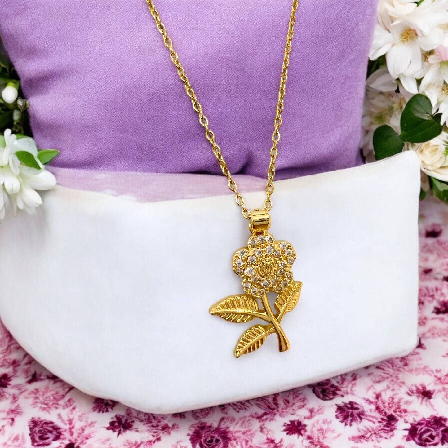 Golden Rose Pendant 🛍️🛍️🛍️