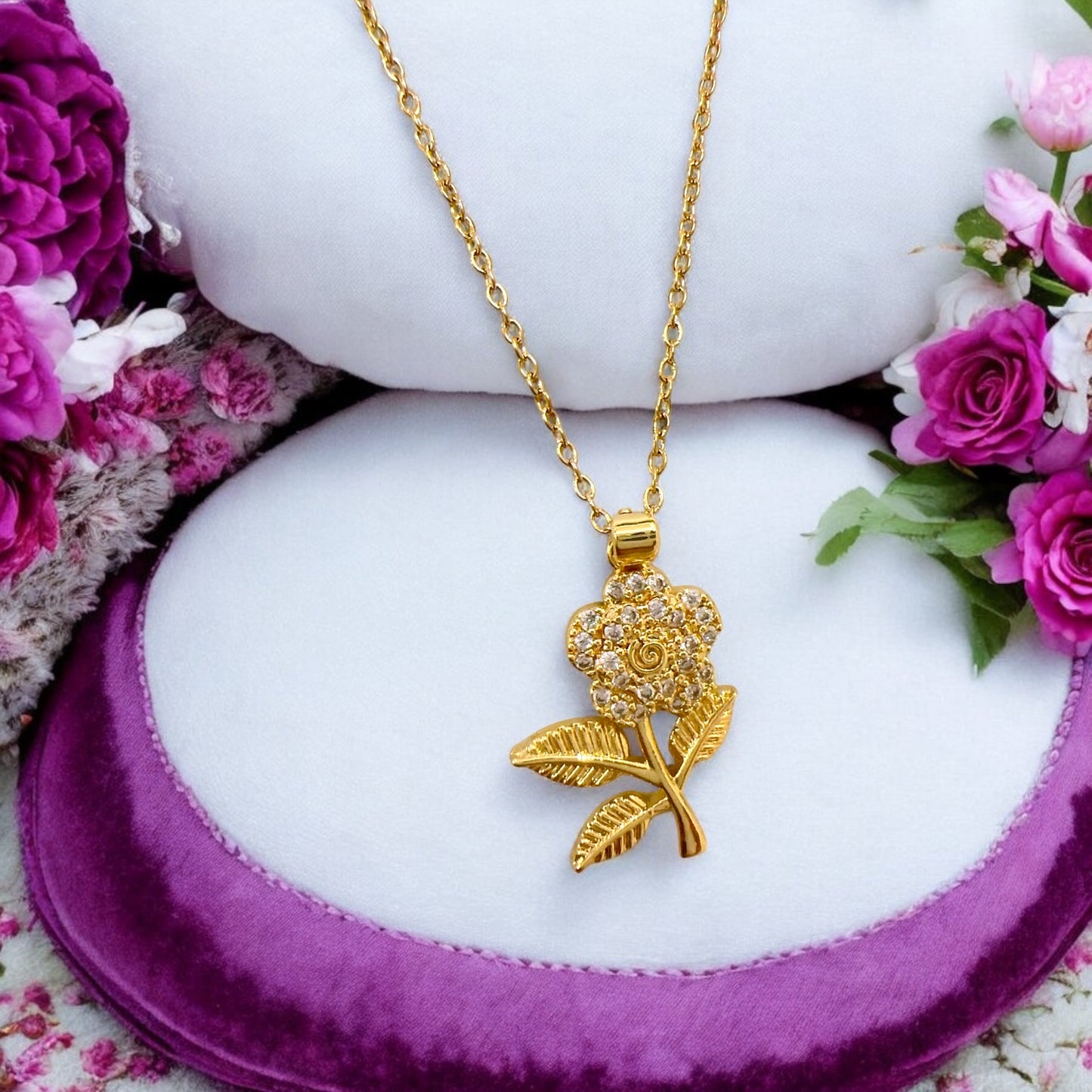 Golden Rose Pendant 🛍️🛍️🛍️