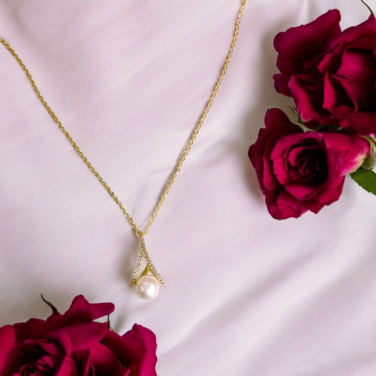 Minimalistic pearl pendant for women 🌸🌸✨🎀🥰