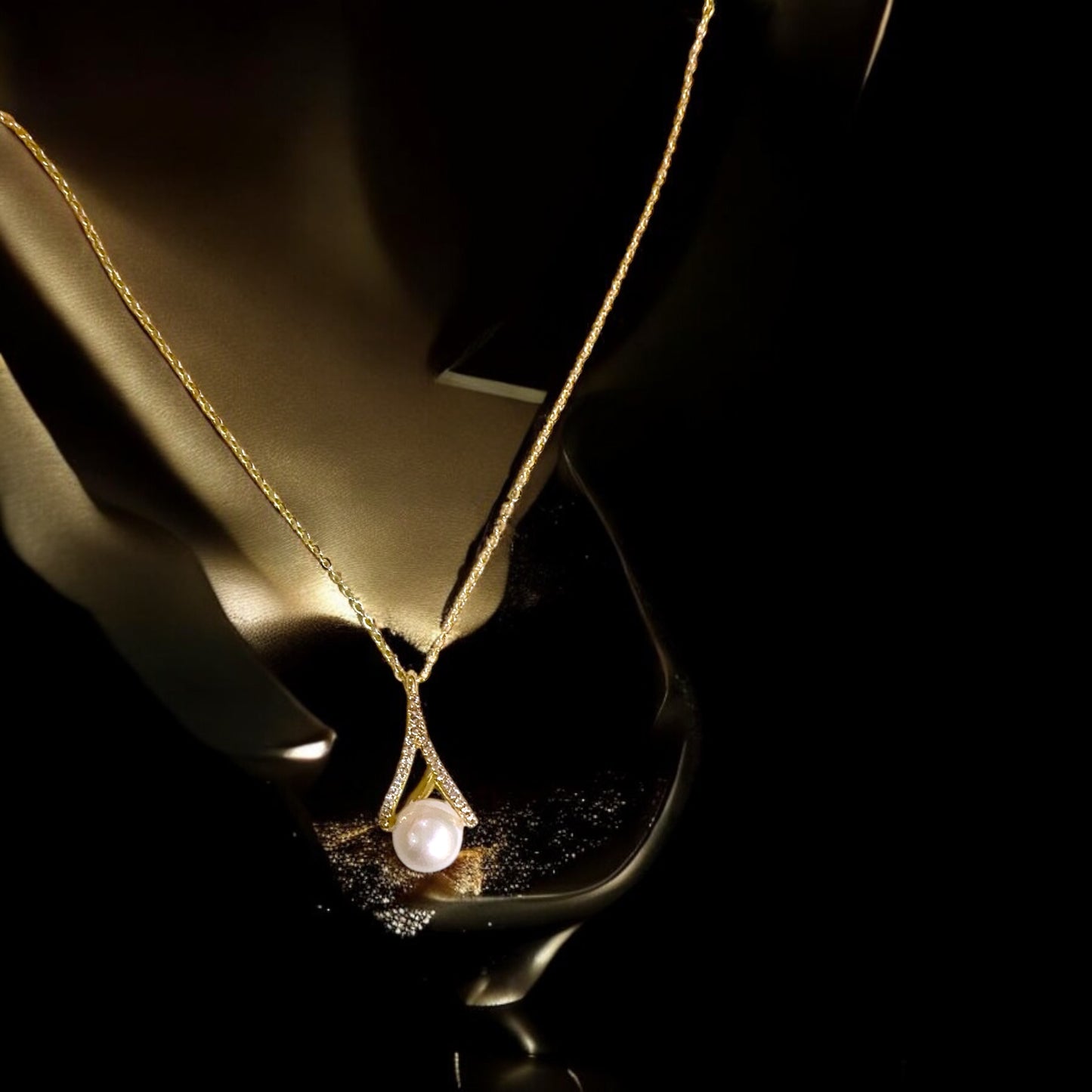 Minimalistic pearl pendant for women 🌸🌸✨🎀🥰