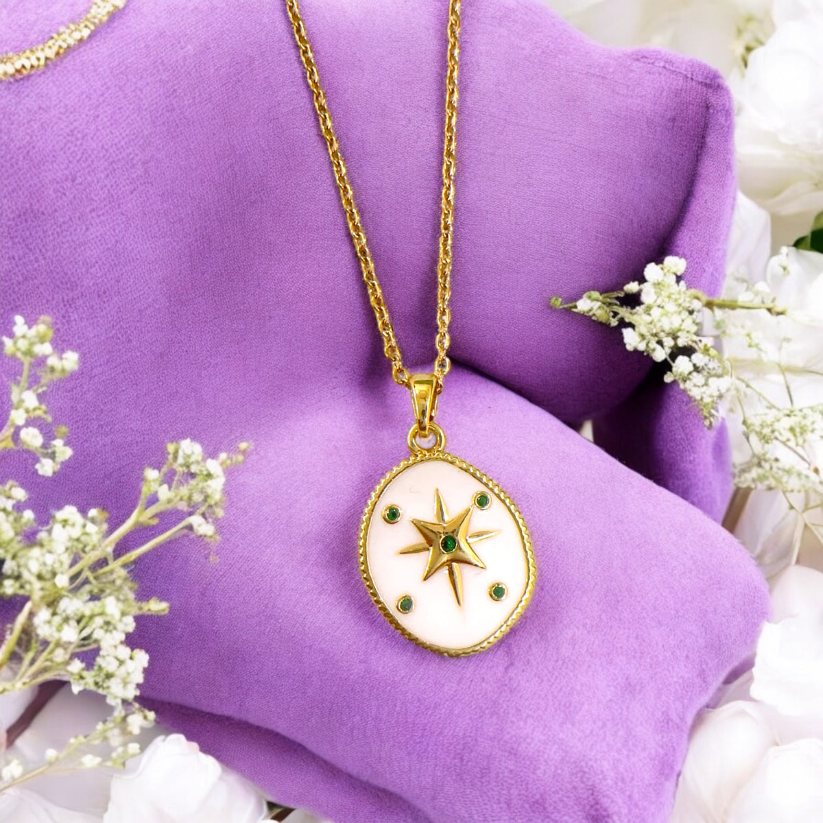 Enamel white coloured round pendant 🌹
