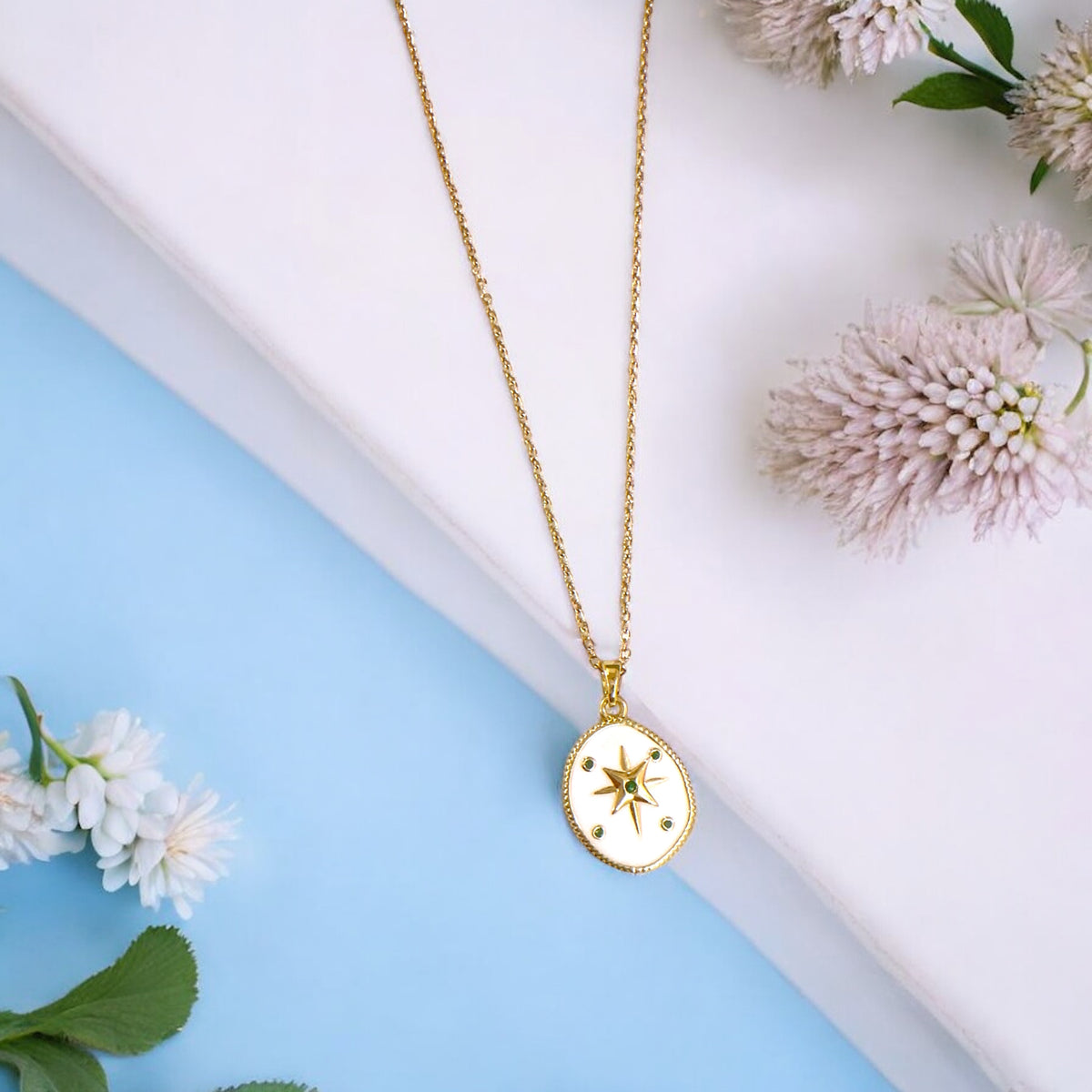 Enamel white coloured round pendant 🌹