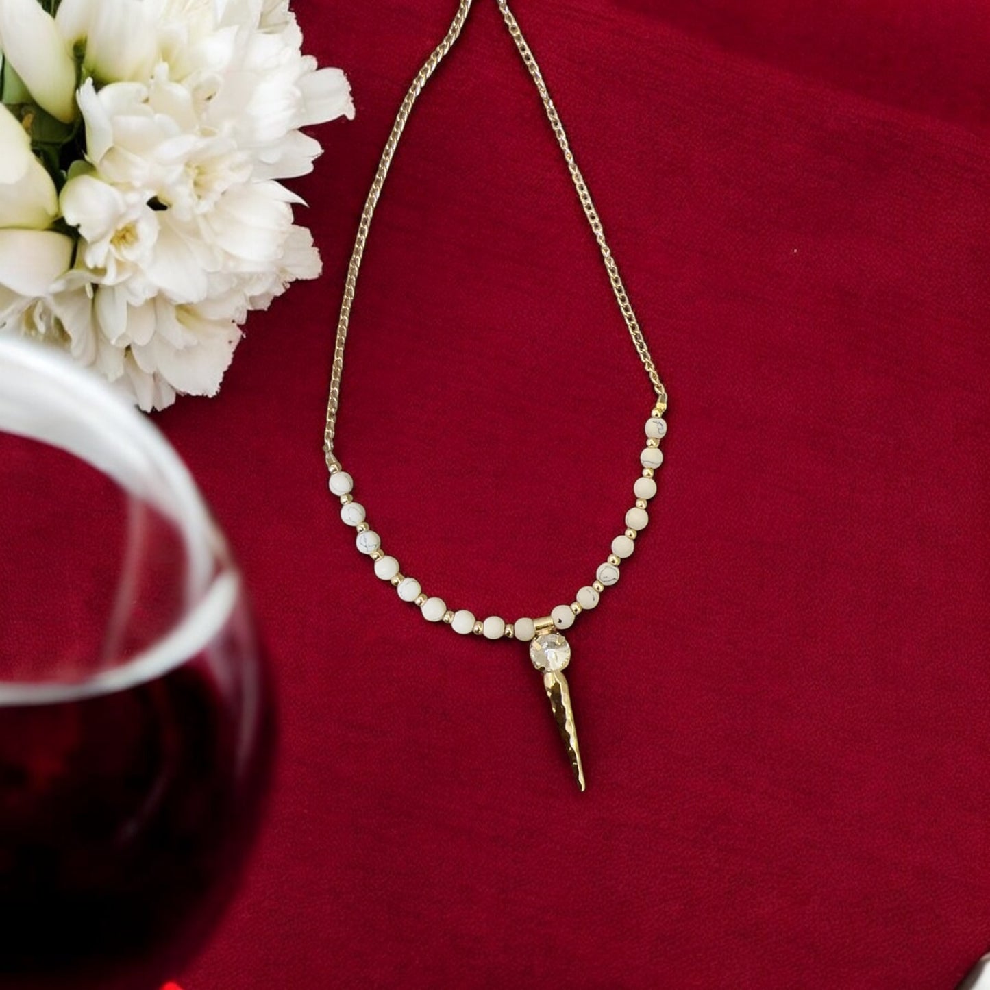 Minimalistic white bead pendant 🌹🛍️🛍️for Women 🥰