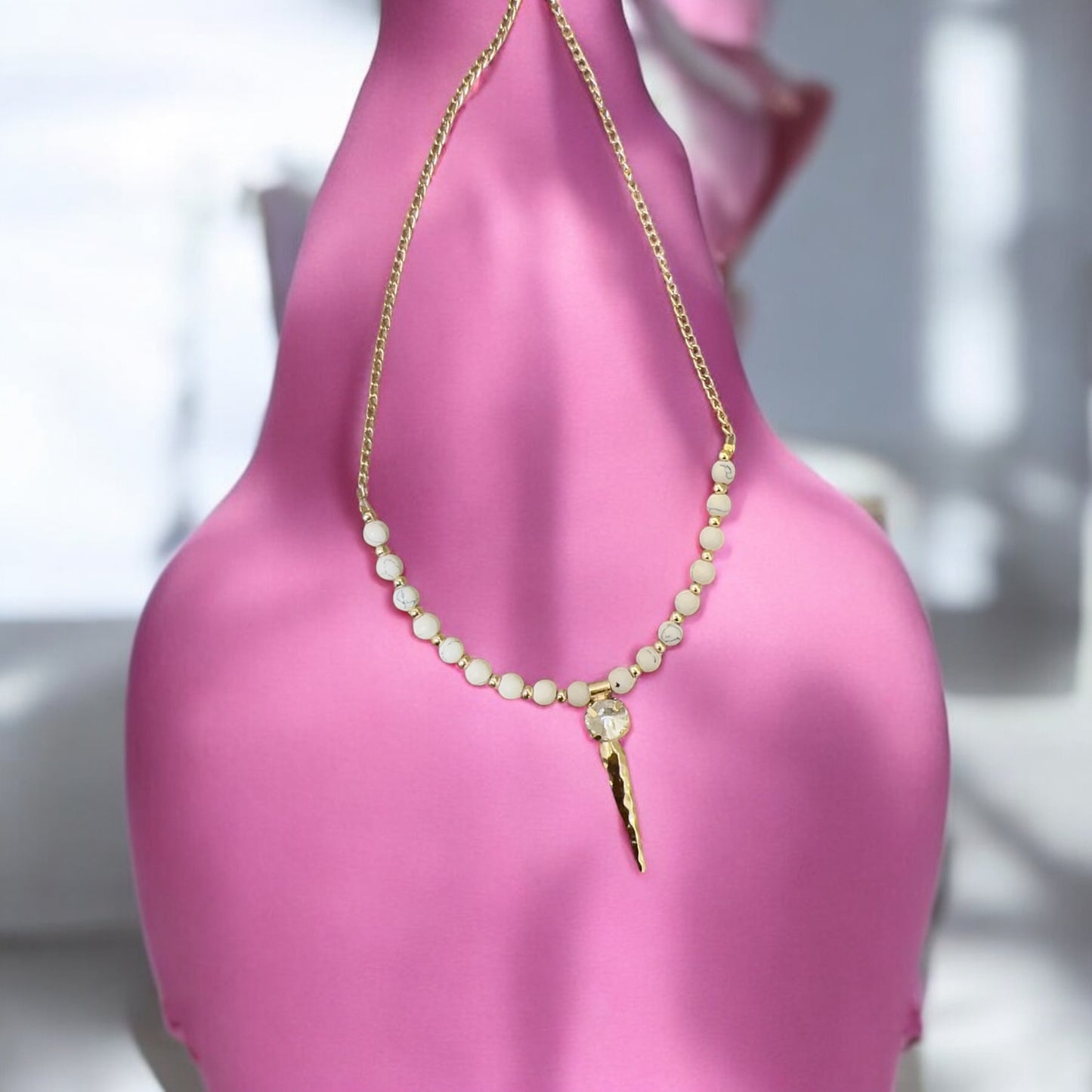 Minimalistic white bead pendant 🌹🛍️🛍️for Women 🥰